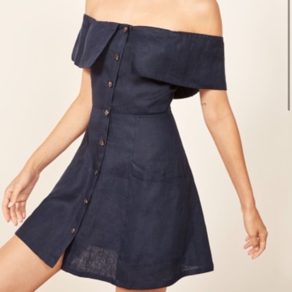 Reformation Landry Dress in Navy. Size: 4 - Picture 2 of 8